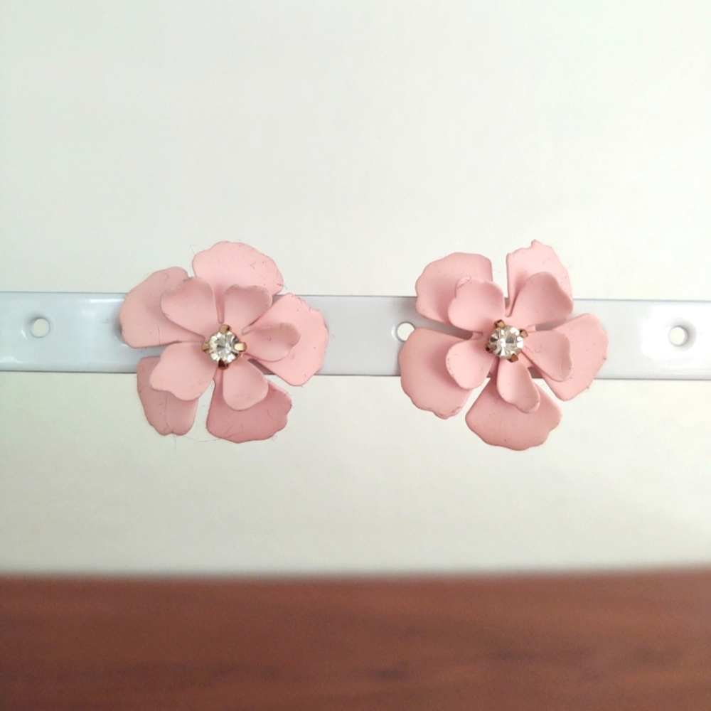 Loft Pink Flower Studs
